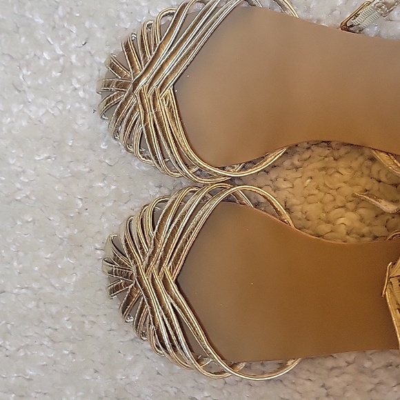 STEVE MADDEN TANE Gold Flats/sandals Size 9.5 - Picture 5 of 17